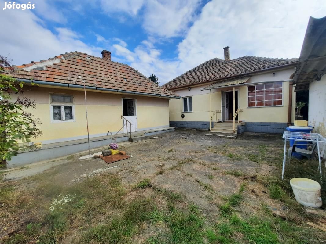 Eladó adácsi családiház