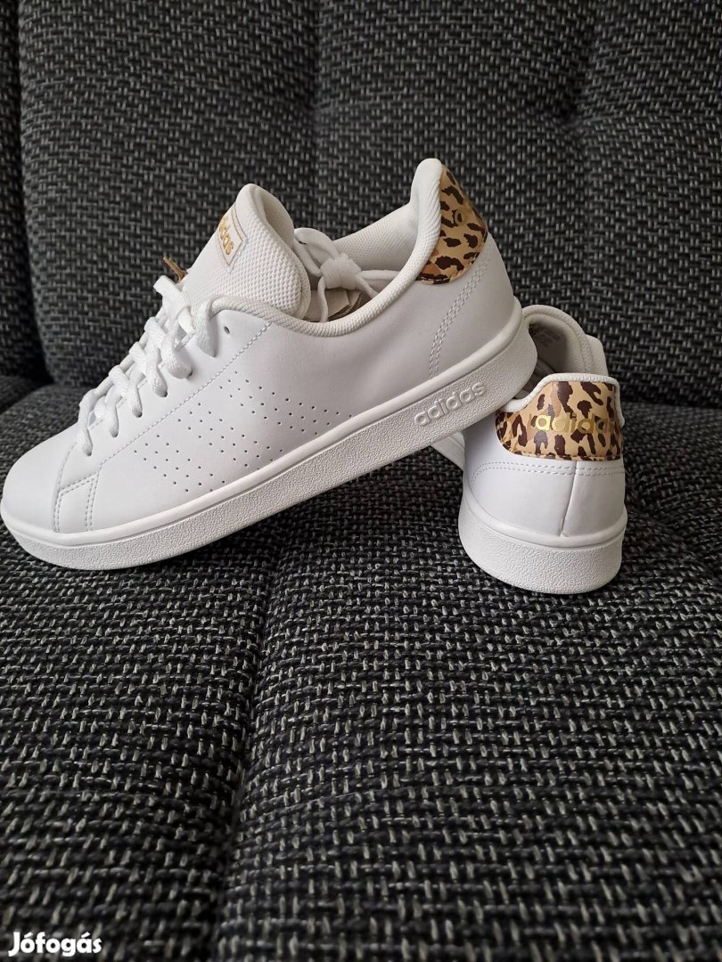 Eladó adidas cipő.  Méretek:40., 37,5.
