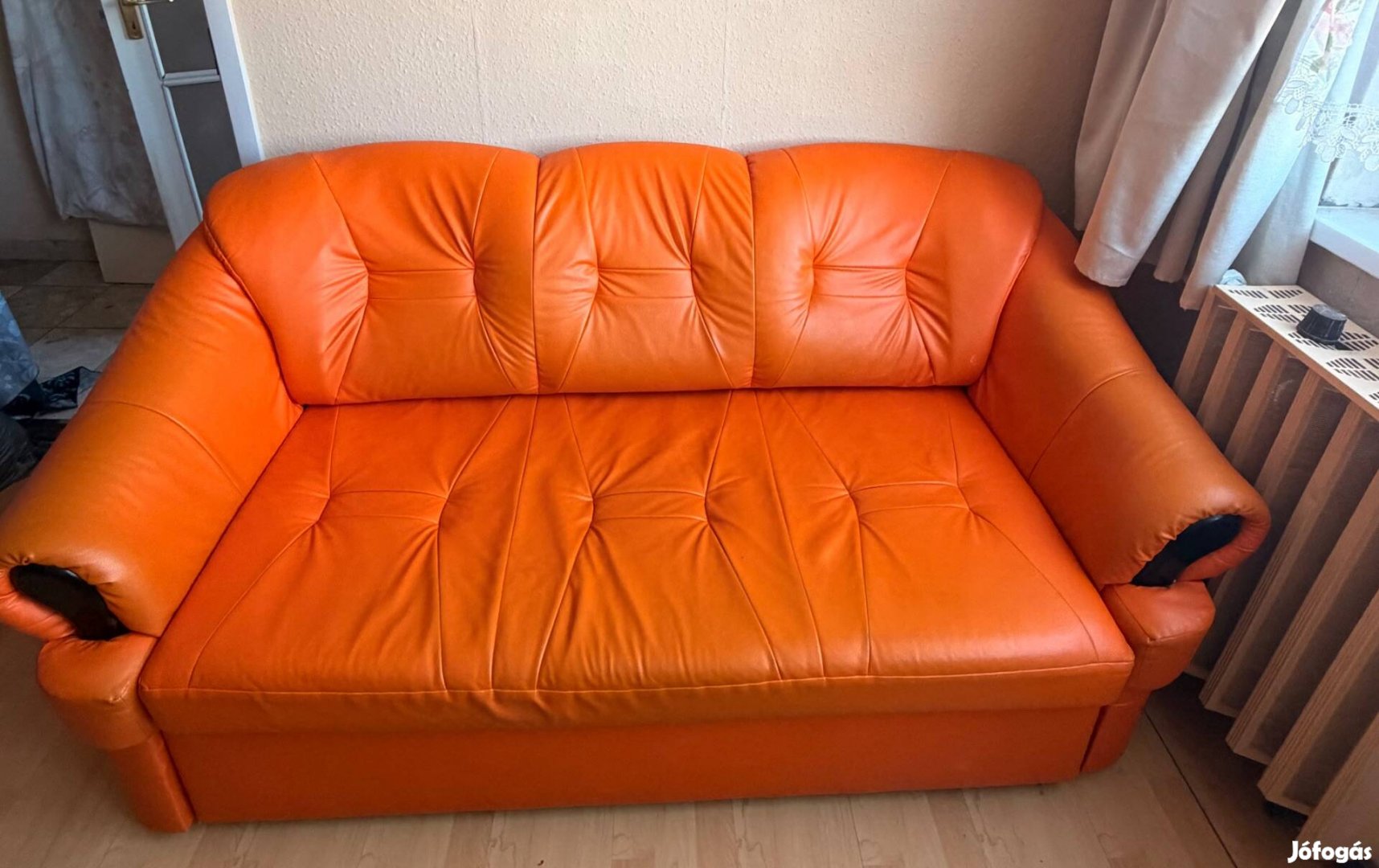 Eladó ággyá alakítható kanapé