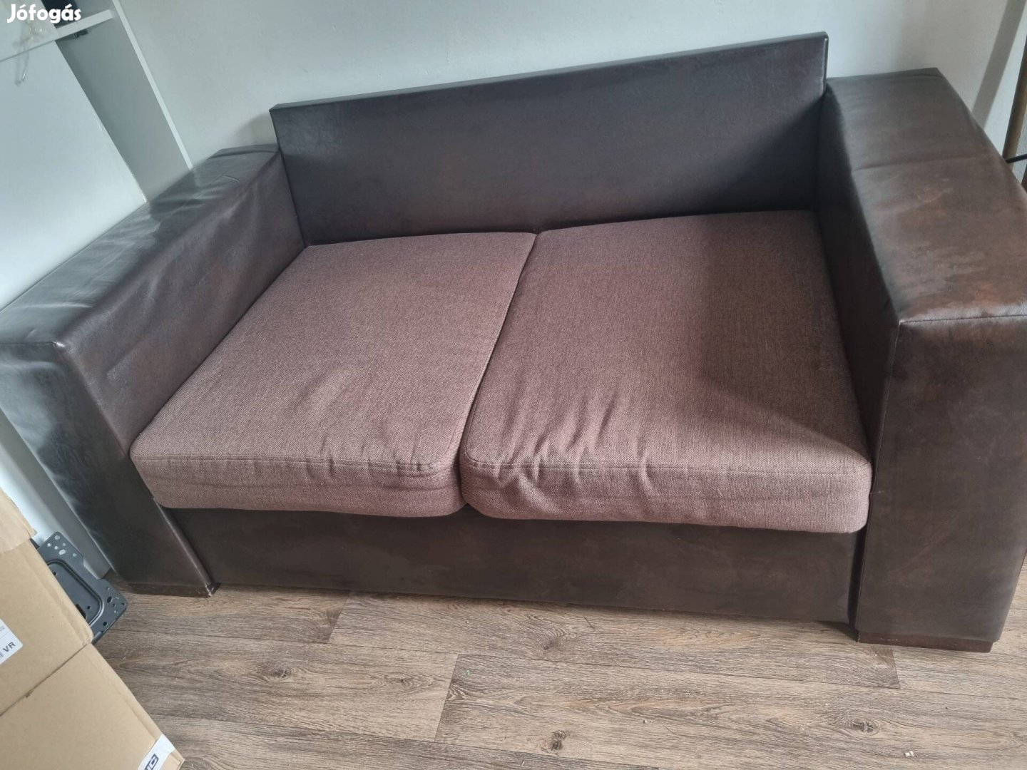 Eladó ágyneműtartós kanapé 