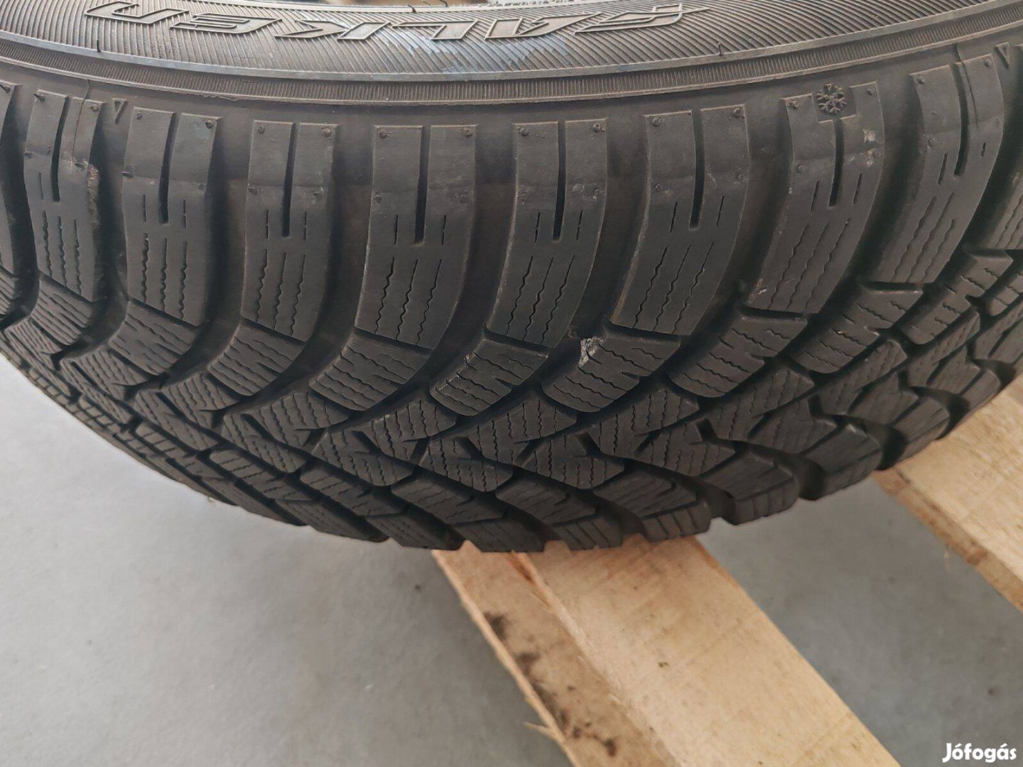 Eladó alig használt Falken 225/55R19H HS01 téli gumi szett