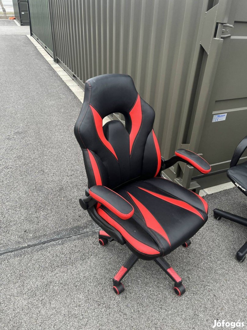 Eladó alig használt piros gamer szék