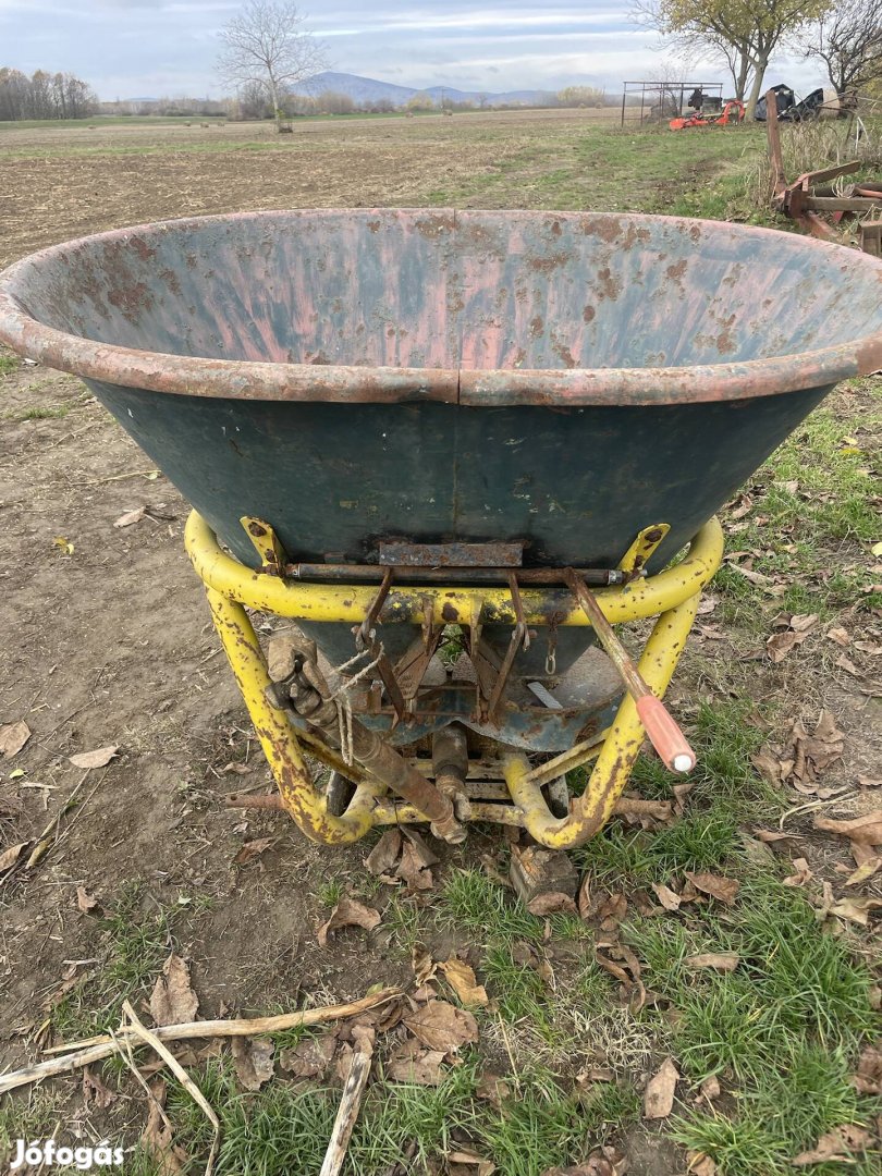 Eladó amazone műtrágyaszoró