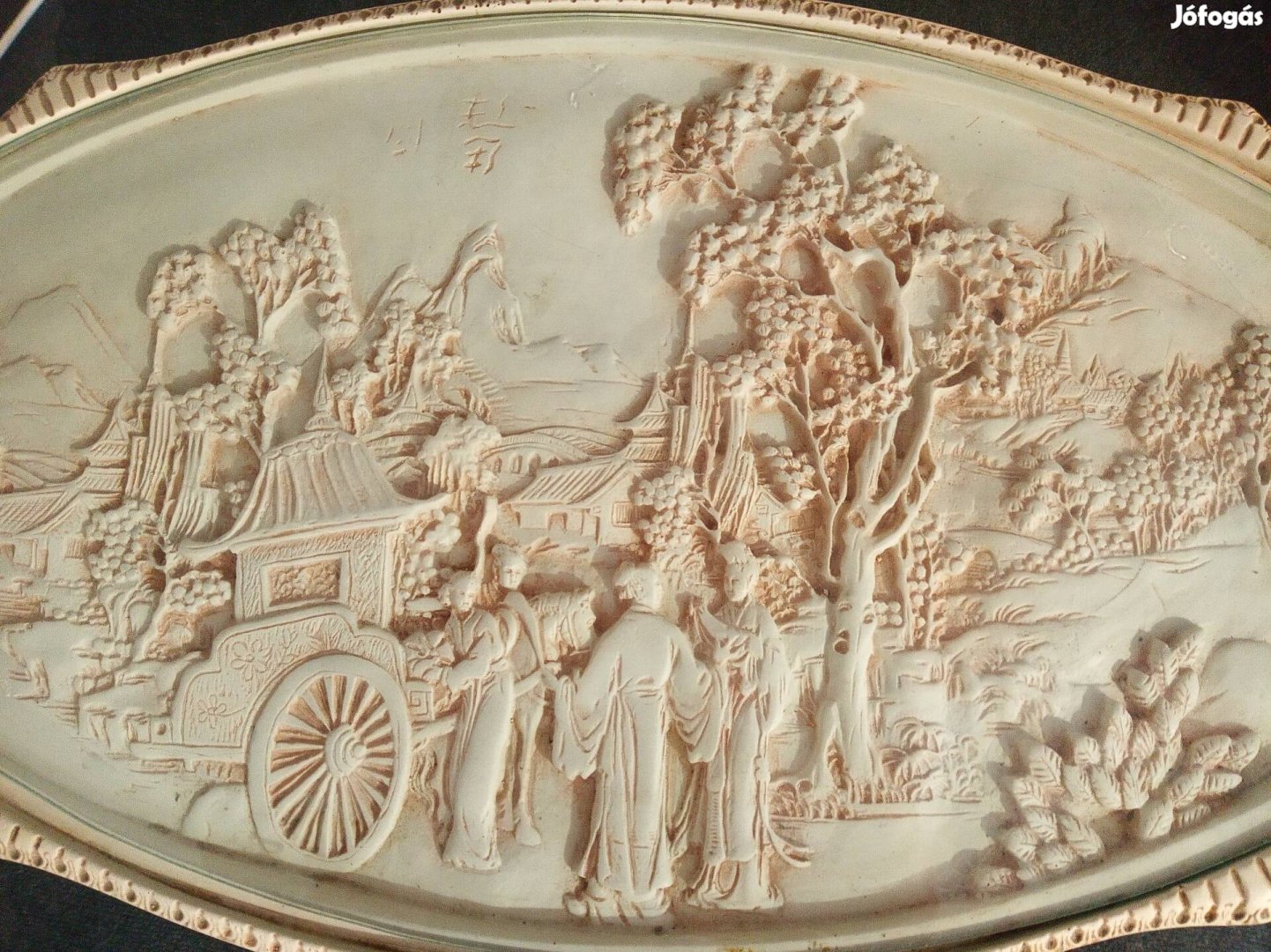 Eladó antik faragott asztal üveglappal