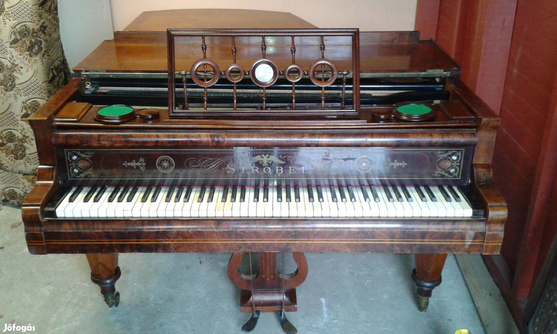 Eladó antik kis zongora 150 éves zongora