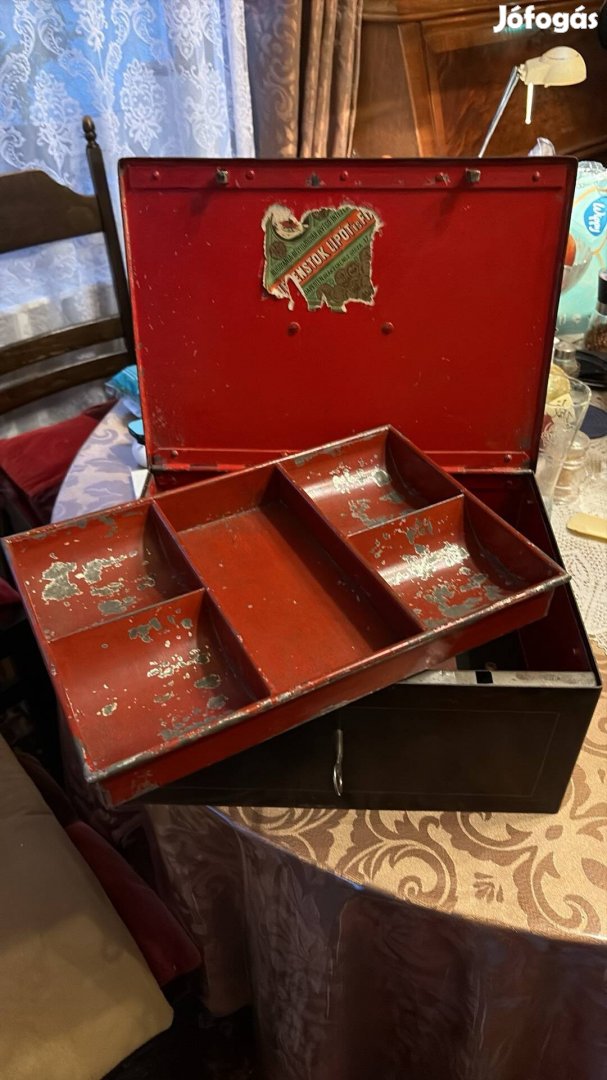 Eladó antik pénzkazetta a 1900-1920-as évekből AI szerint