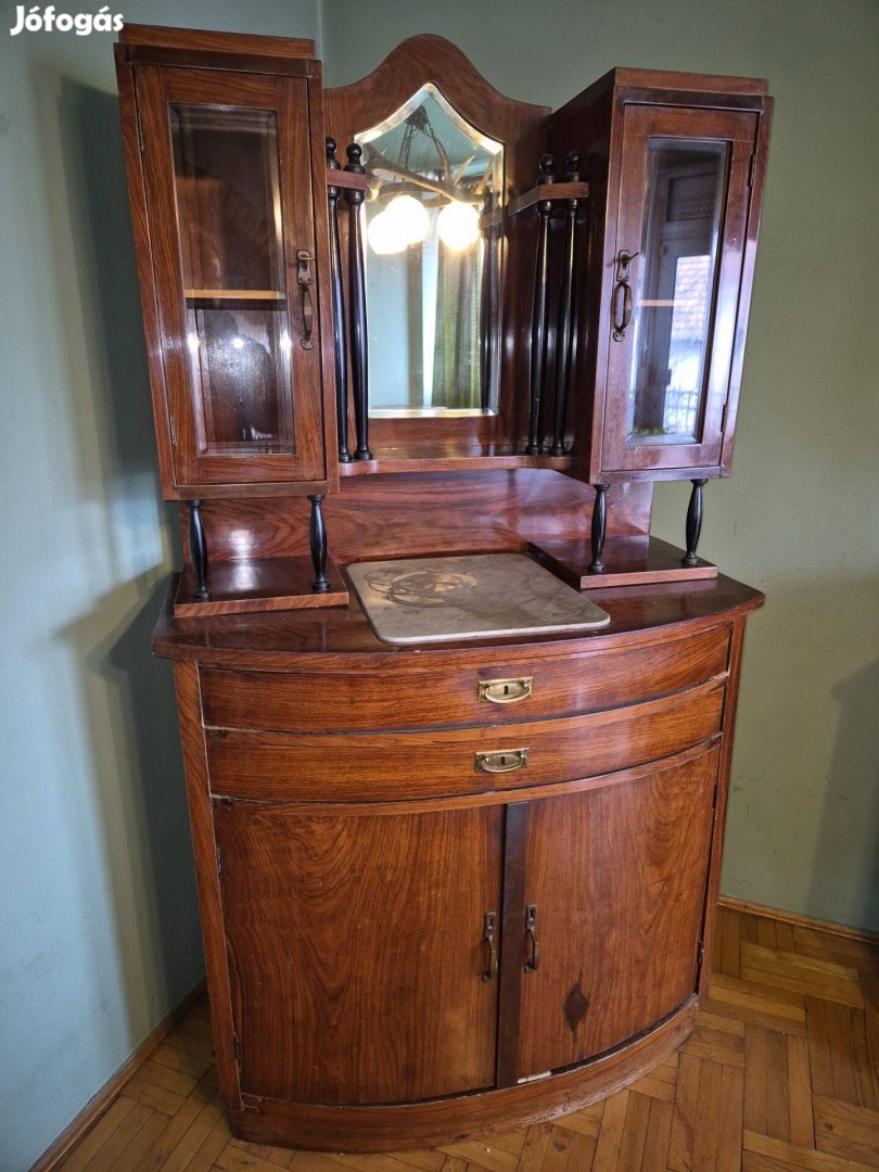 Eladó antik tálalószekrény