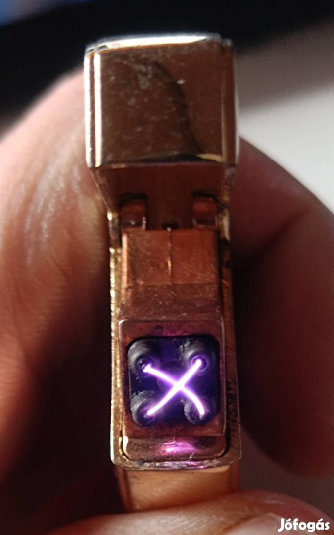 Eladó arany színű sasmadaras plazma öngyújtó