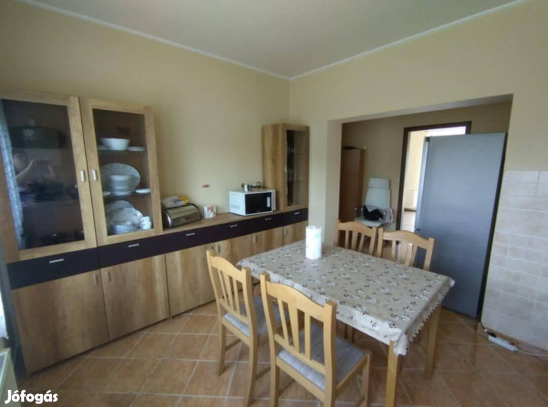 Eladó asztal+6 szék