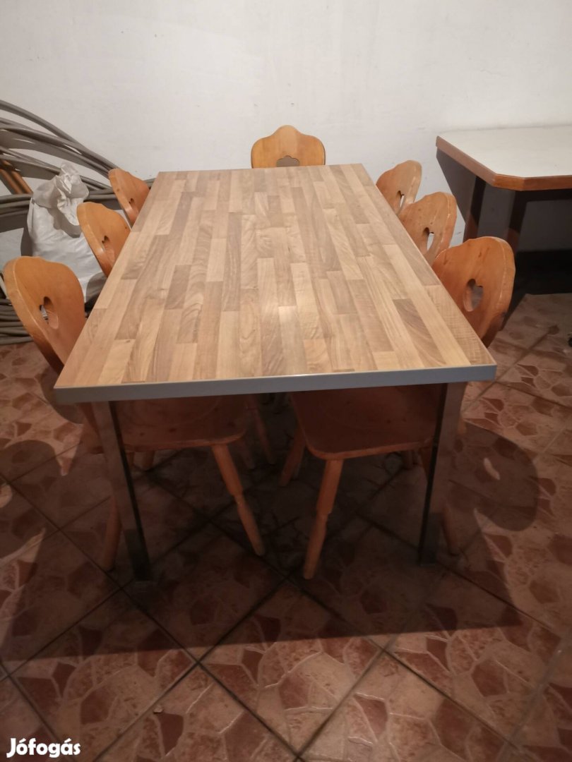 Eladó asztal fenyő székekkel 