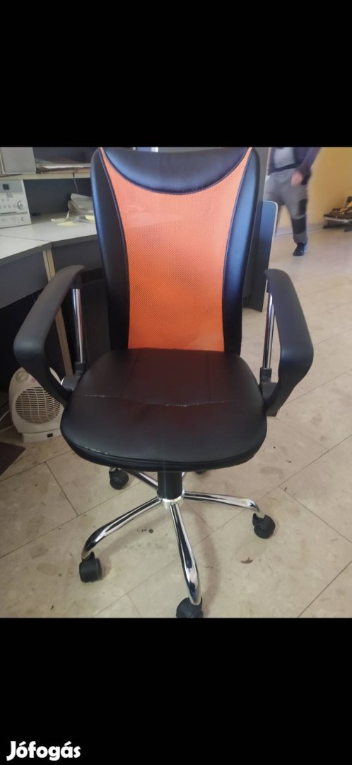 Eladó asztali irodai állítható magasságú szék