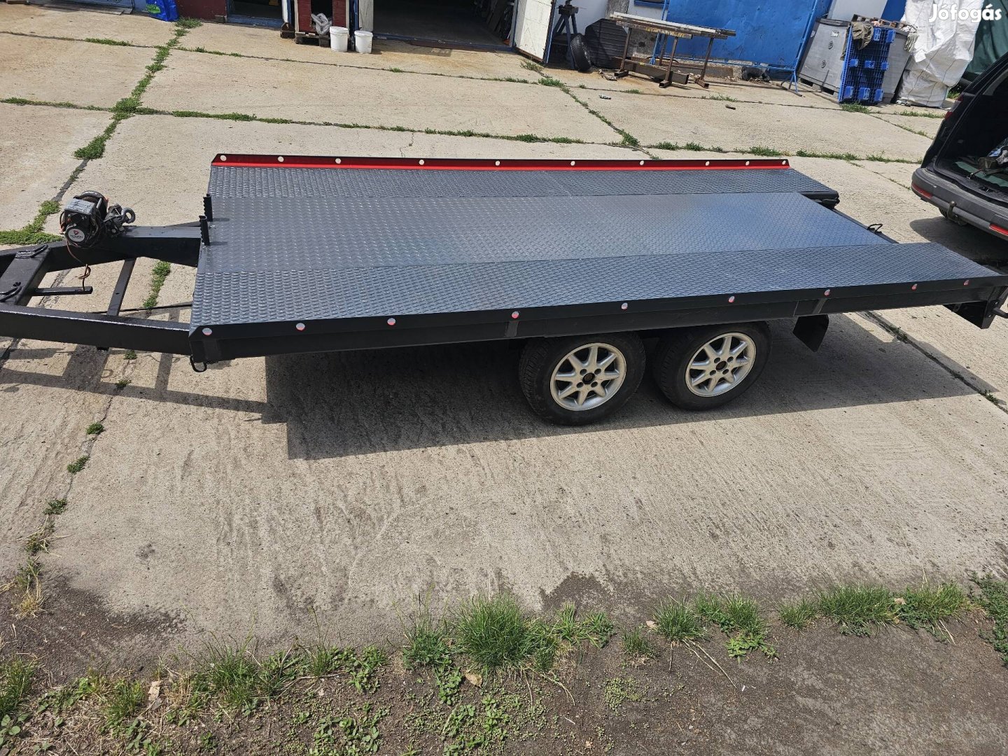 Eladó autoszállito 