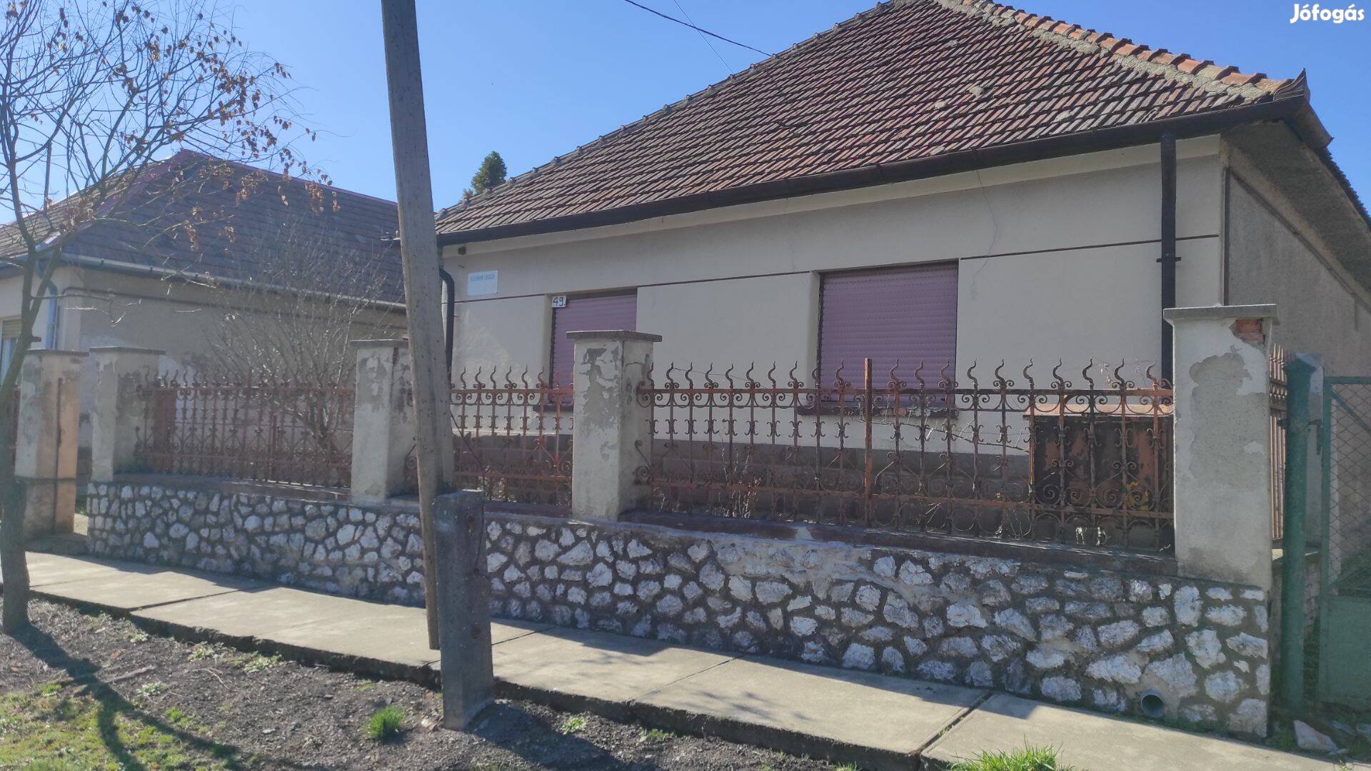 Eladó azonnal költözhető családi ház