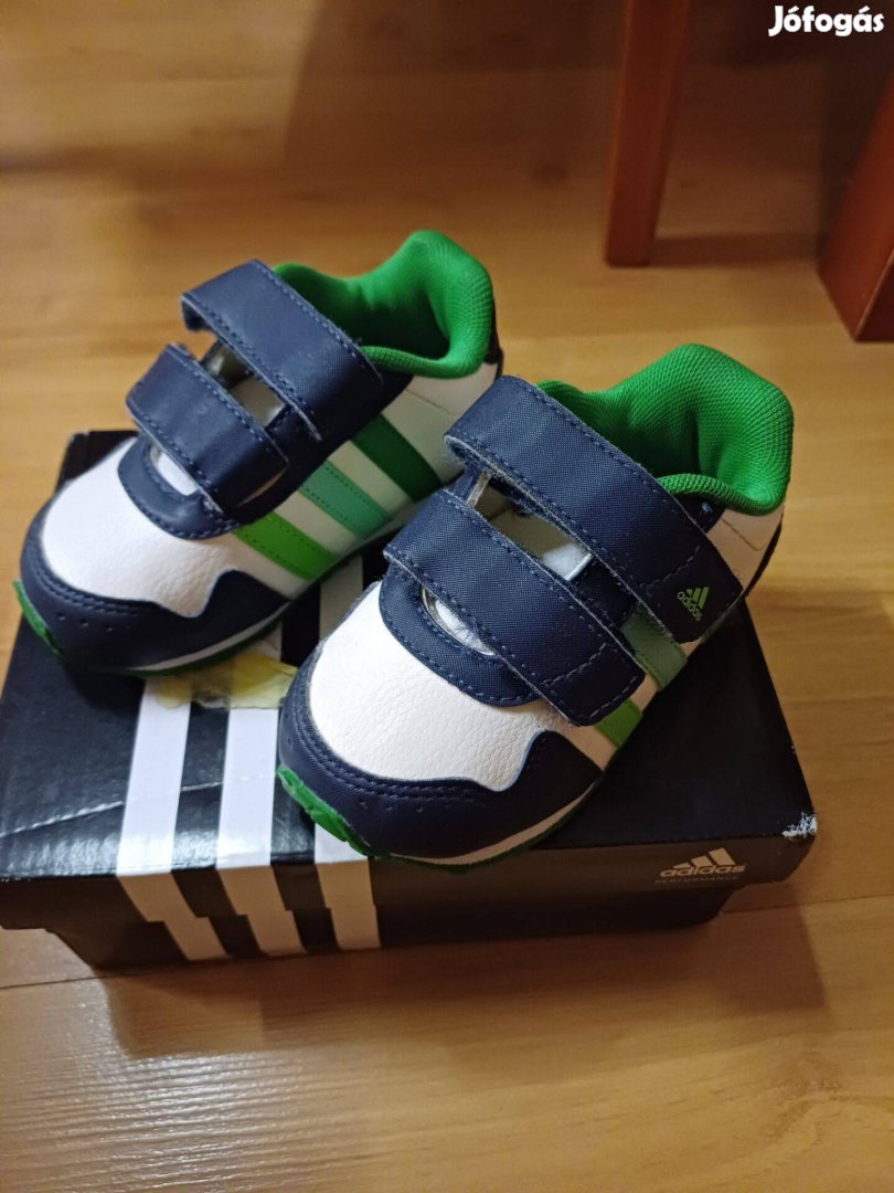 Eladó baba Adidas sportcipő