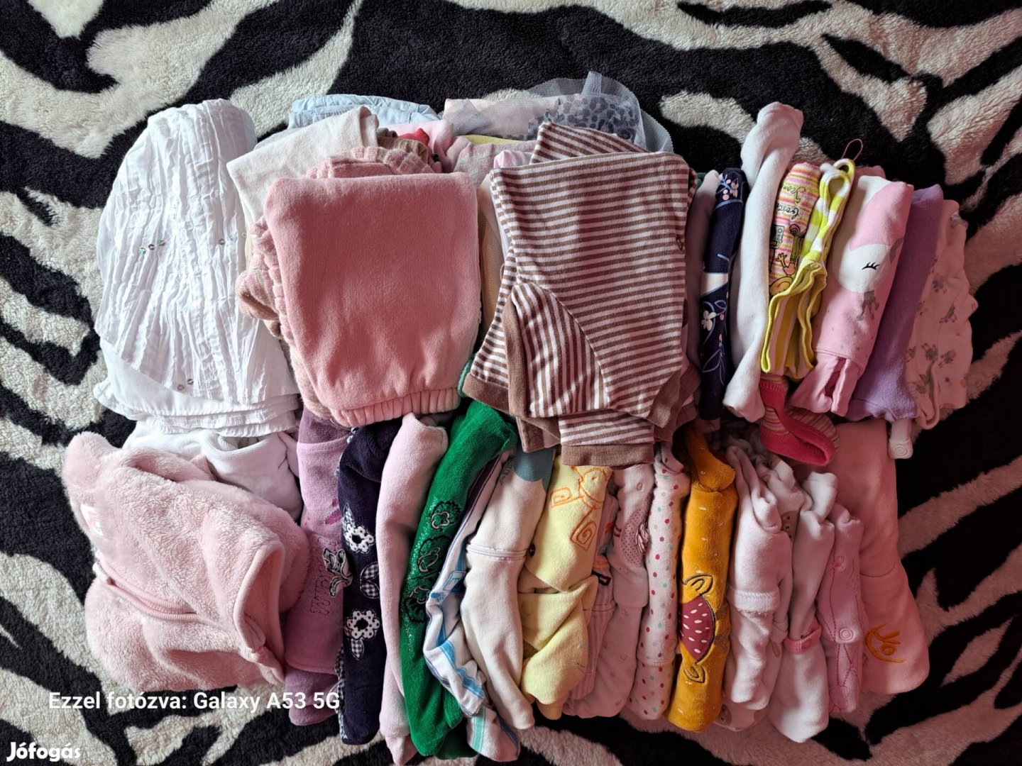 Eladó baba ruhák