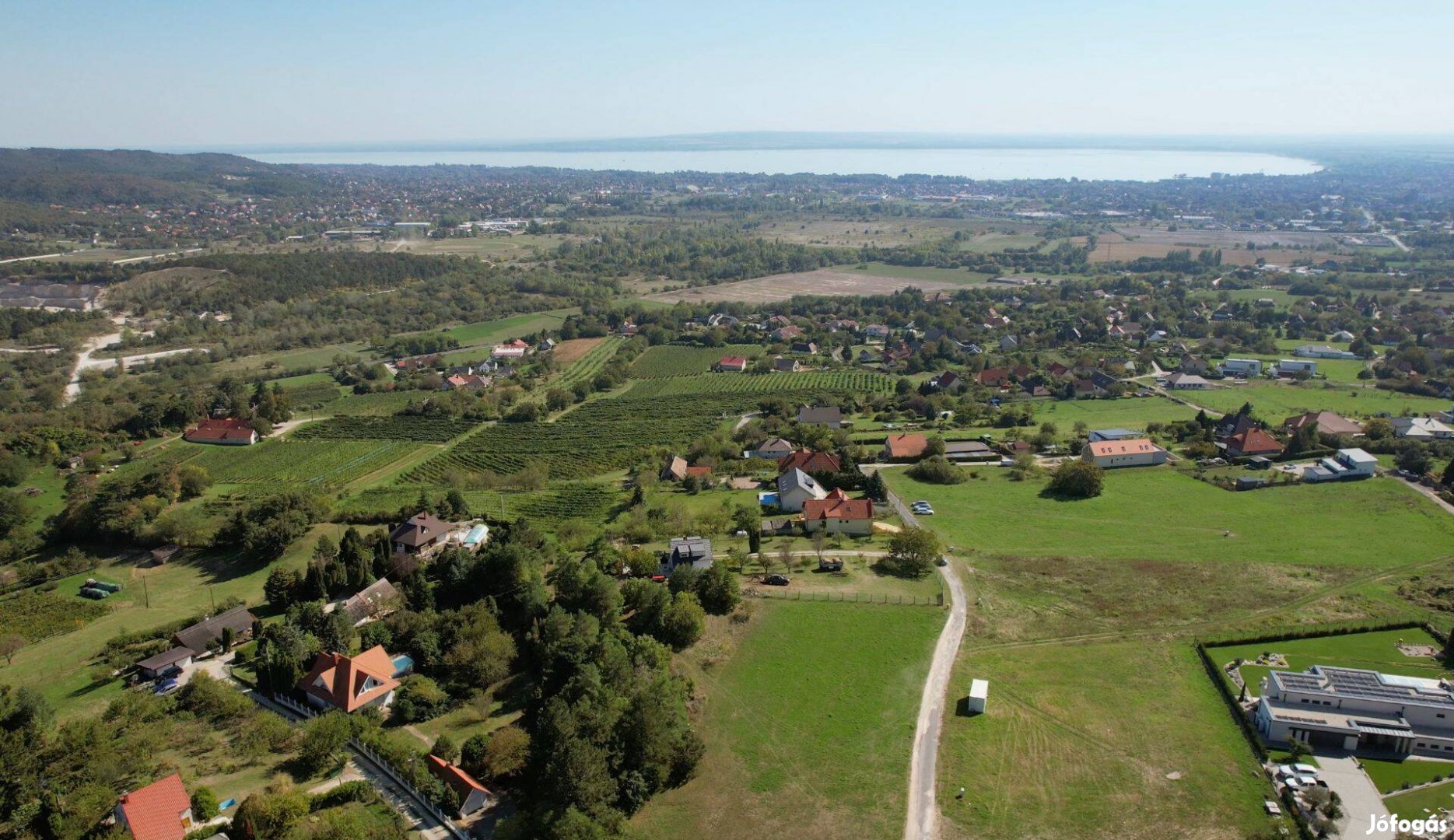 Eladó balatoni panorámás családi ház Cserszegtomajon