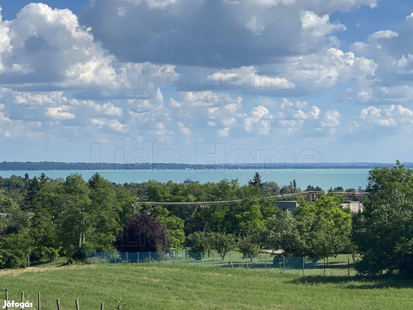 Eladó balatoni panorámás ház Balatonkenesén!