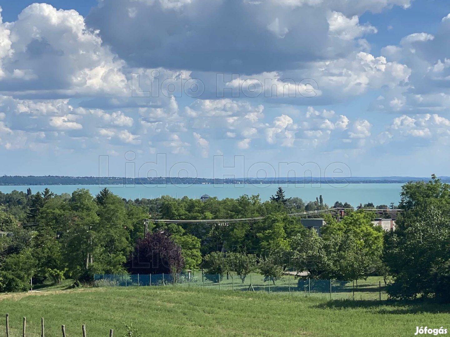 Eladó balatoni panorámás ház Balatonkenesén!