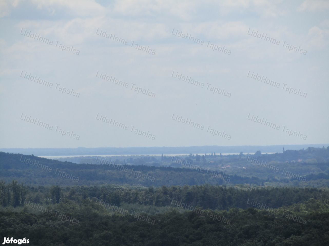 Eladó balatoni részpanorámás zártkert Sümegen!