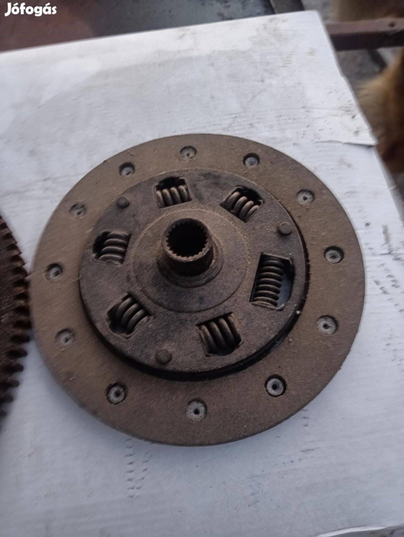 Eladó barkas alkatrészek