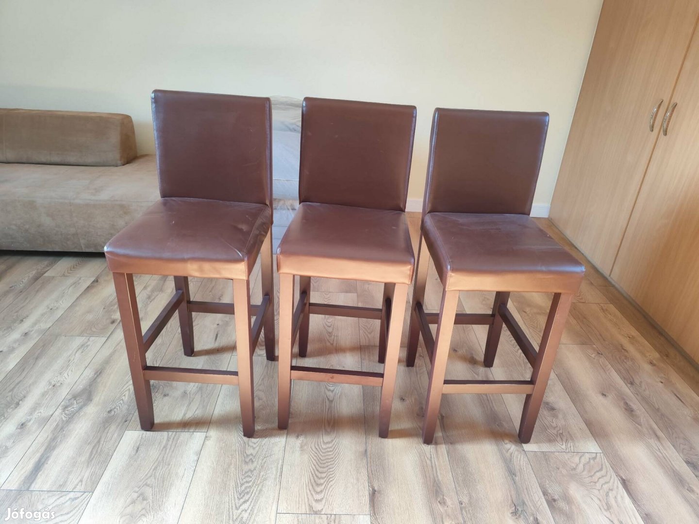 Eladó bárszékek
