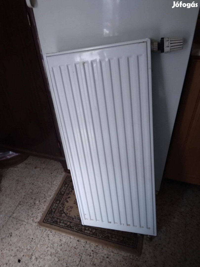 Eladó beépített szelepes hőfokszabályozós radiátor