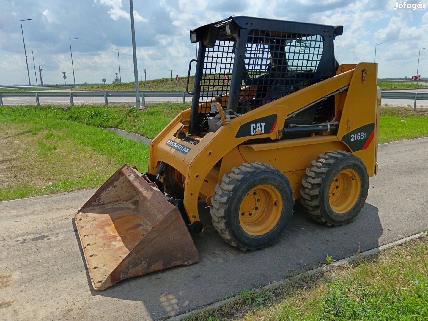 Eladó/beérhető Cat 216 B3