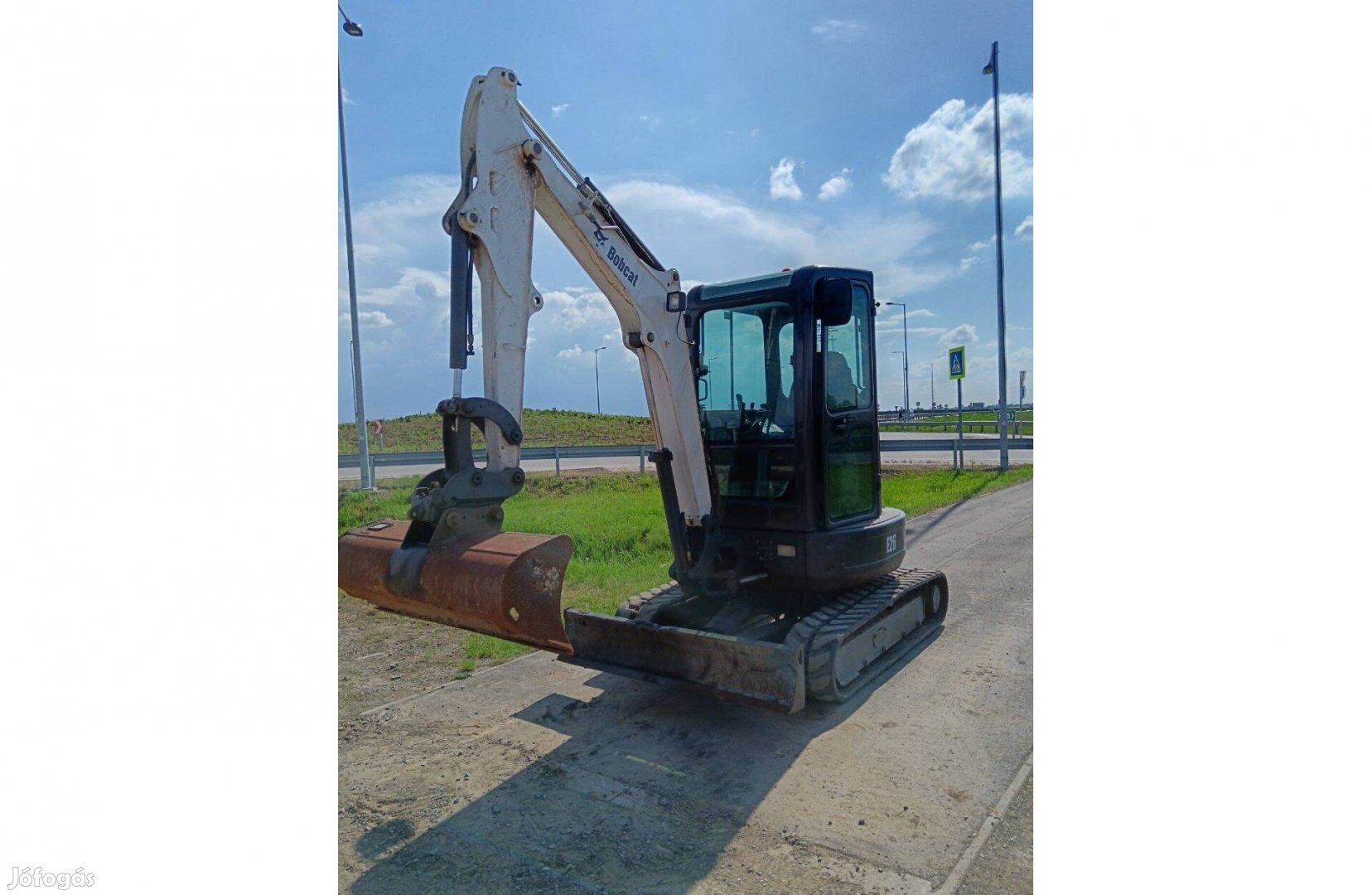 Eladó/bérelhető Bobcat E26 minikotró