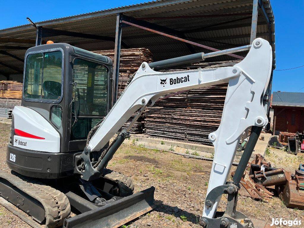 Eladó/bérelhető Bobcat E26 minikotró