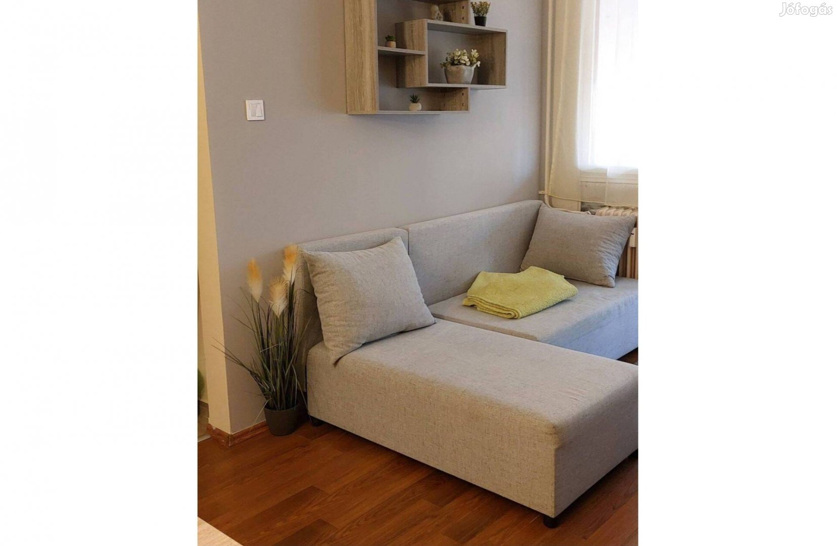 Eladó berendezett lakás Szolnokon a Győrffy István utcában