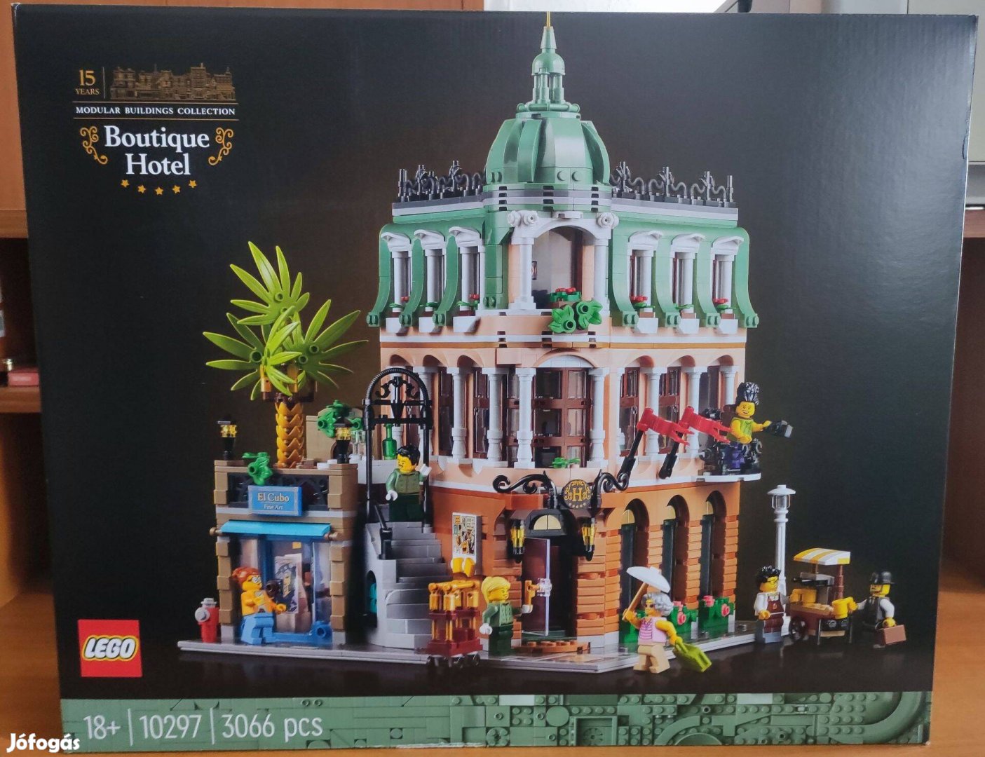 Eladó bontatlan LEGO Icons - Boutique Hotel (10297)