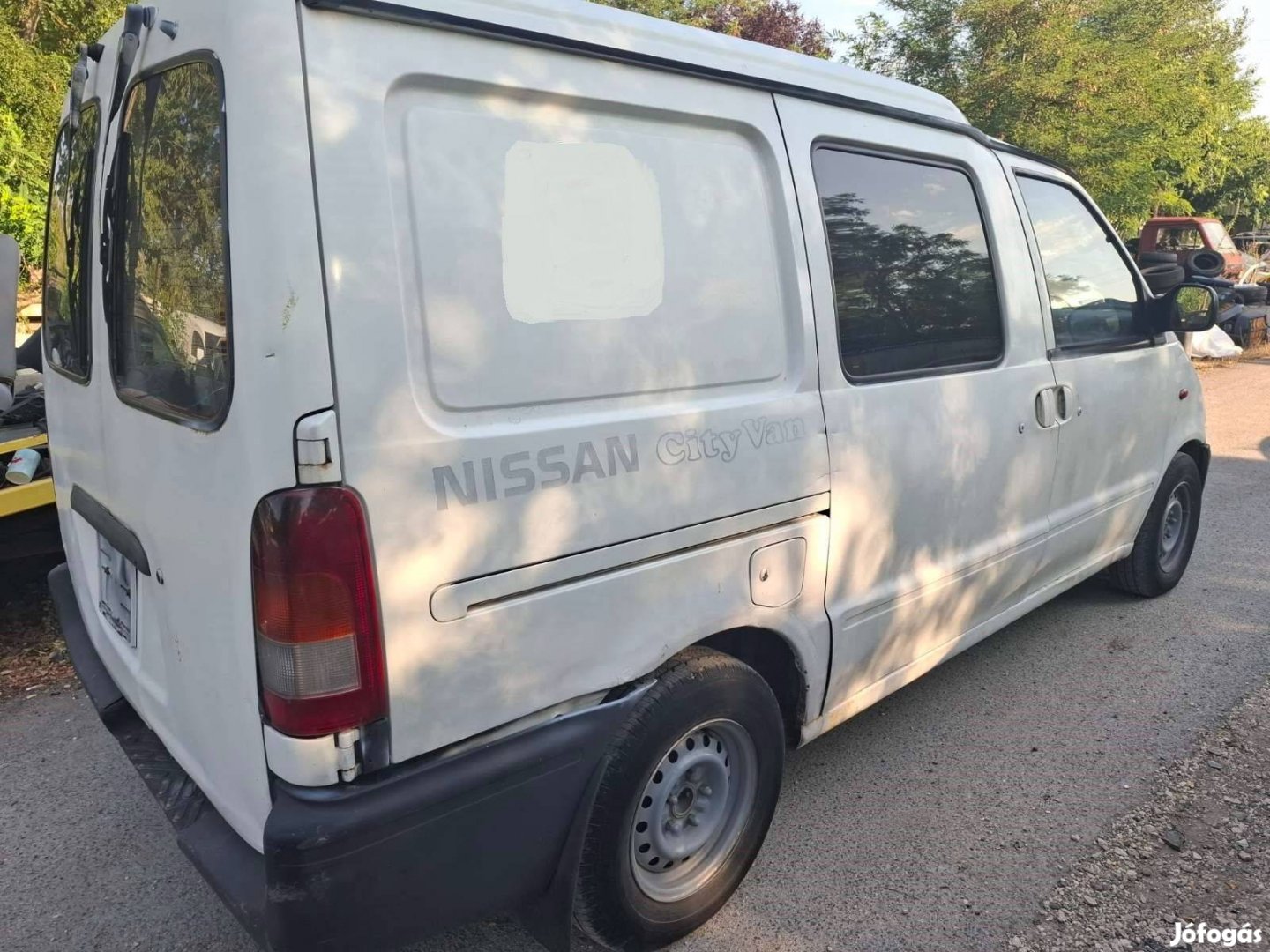 Eladó bontott Nissan Vanette Cargo hátsó ablak
