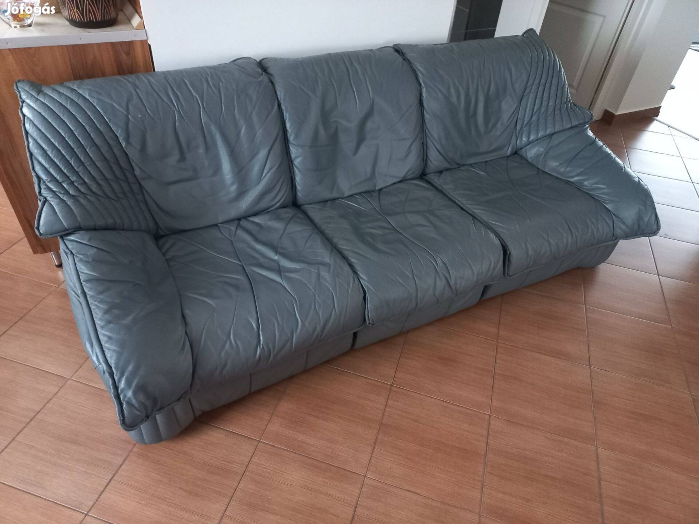 Eladó bőr kanapé!