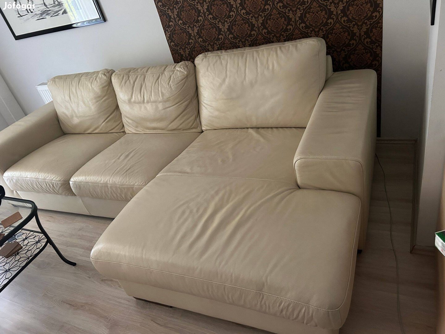 Eladó bőr ülőgarnitúra