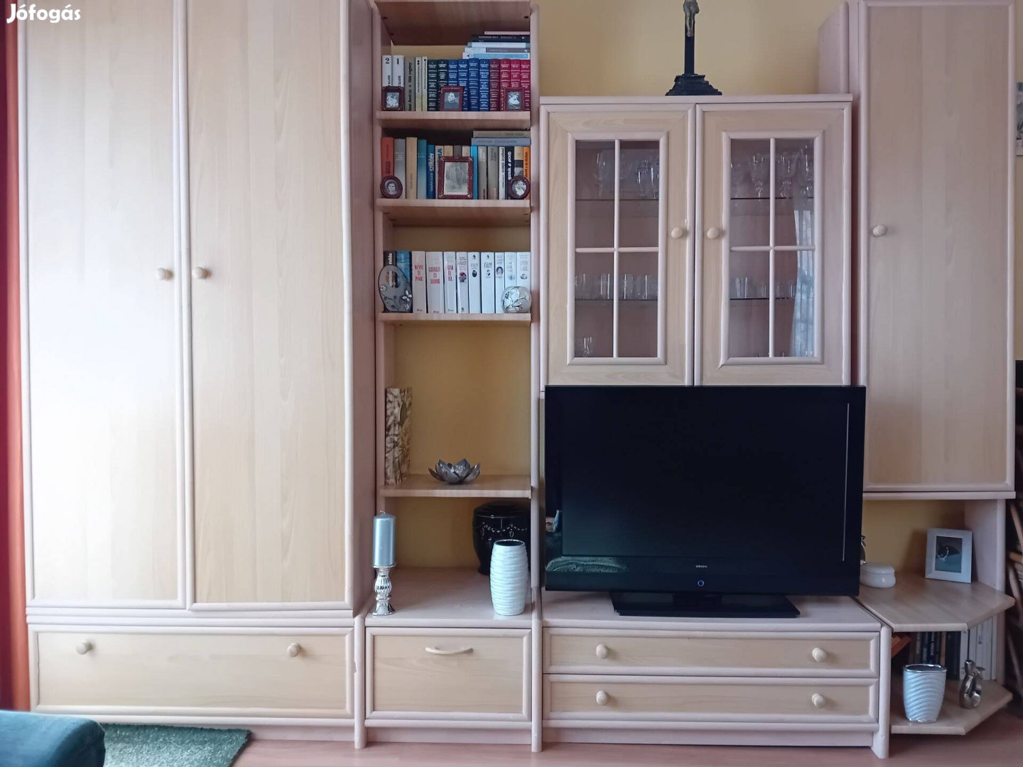 Eladó bútor, megegyezés szerint