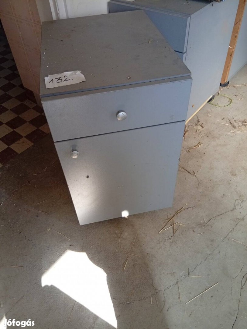 Eladó bútorok, székek,asztalok,komódok