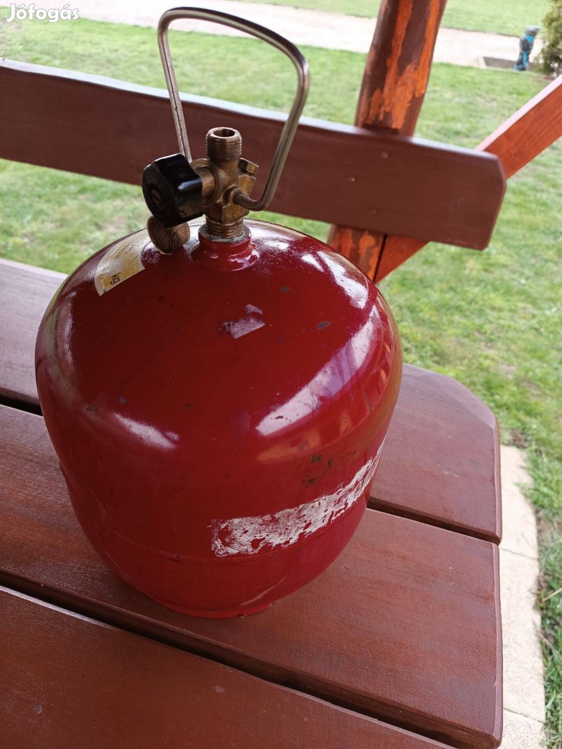 Eladó camping gázpalack teljesen feltöltve gázzal, 3kg-os