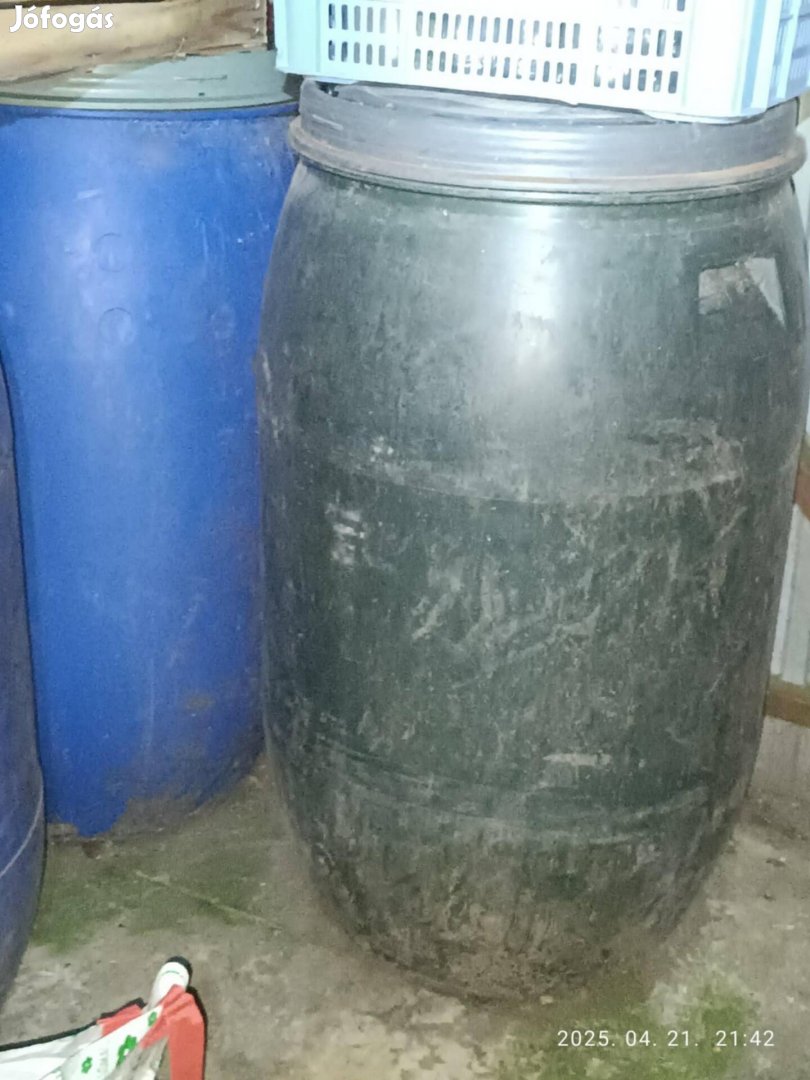 Eladó cefrés hordó