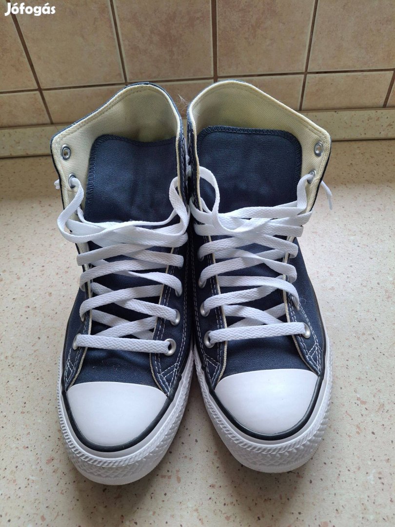 Eladó converse tornacipő