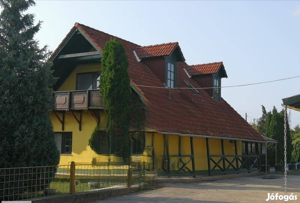 Eladó családi ház Ajkán
