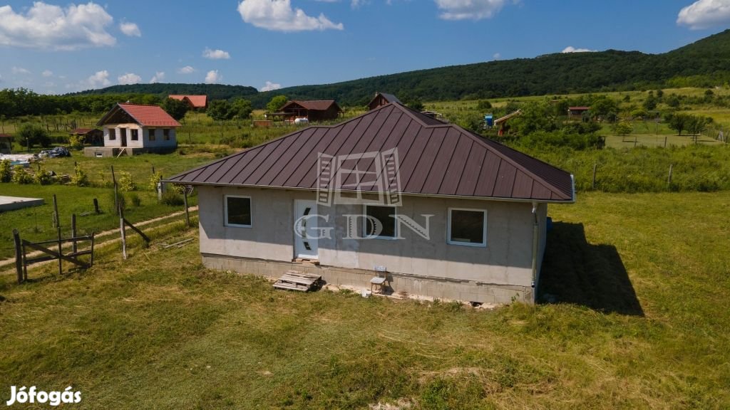 Eladó családi ház Alsópetény, Cser-tónál