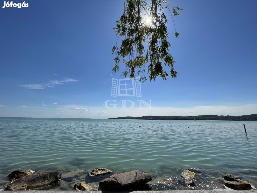 Eladó családi ház Balatonfűzfő, Külön bejáratú, kétgenerációs!