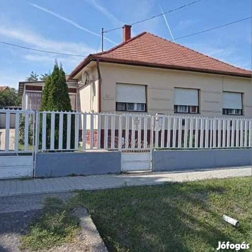 Eladó családi ház Balatonhoz közel