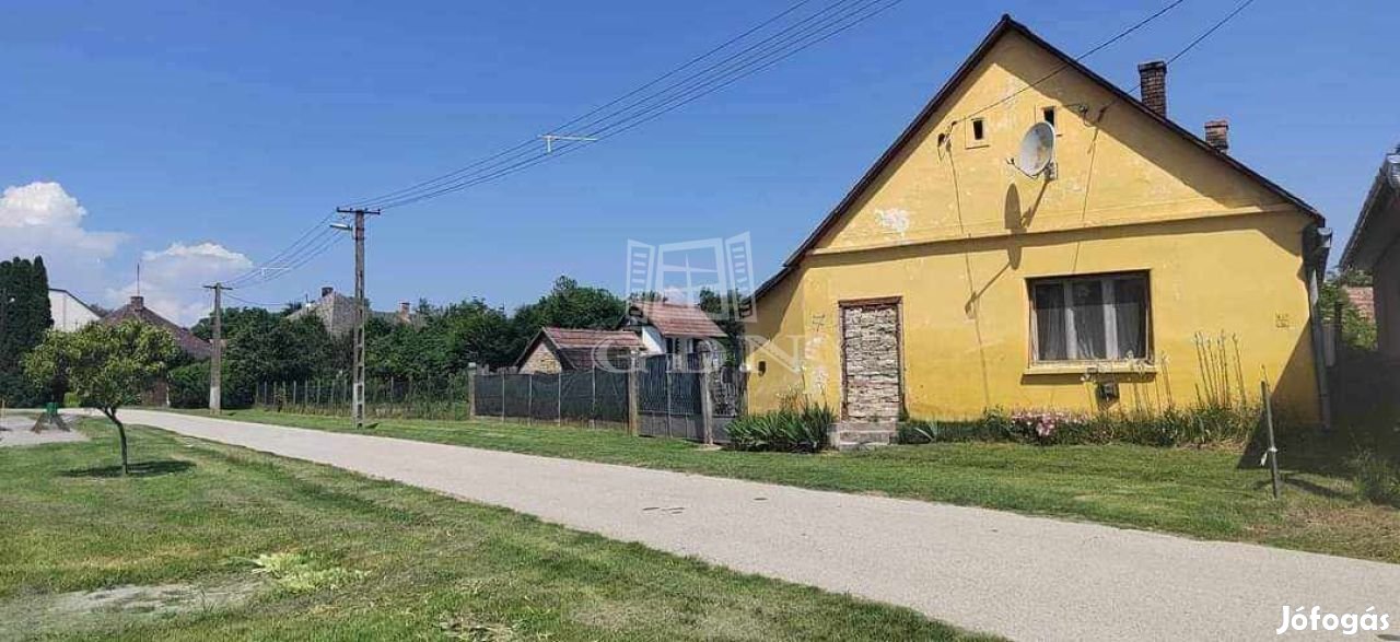 Eladó családi ház Dunafalva, Központba