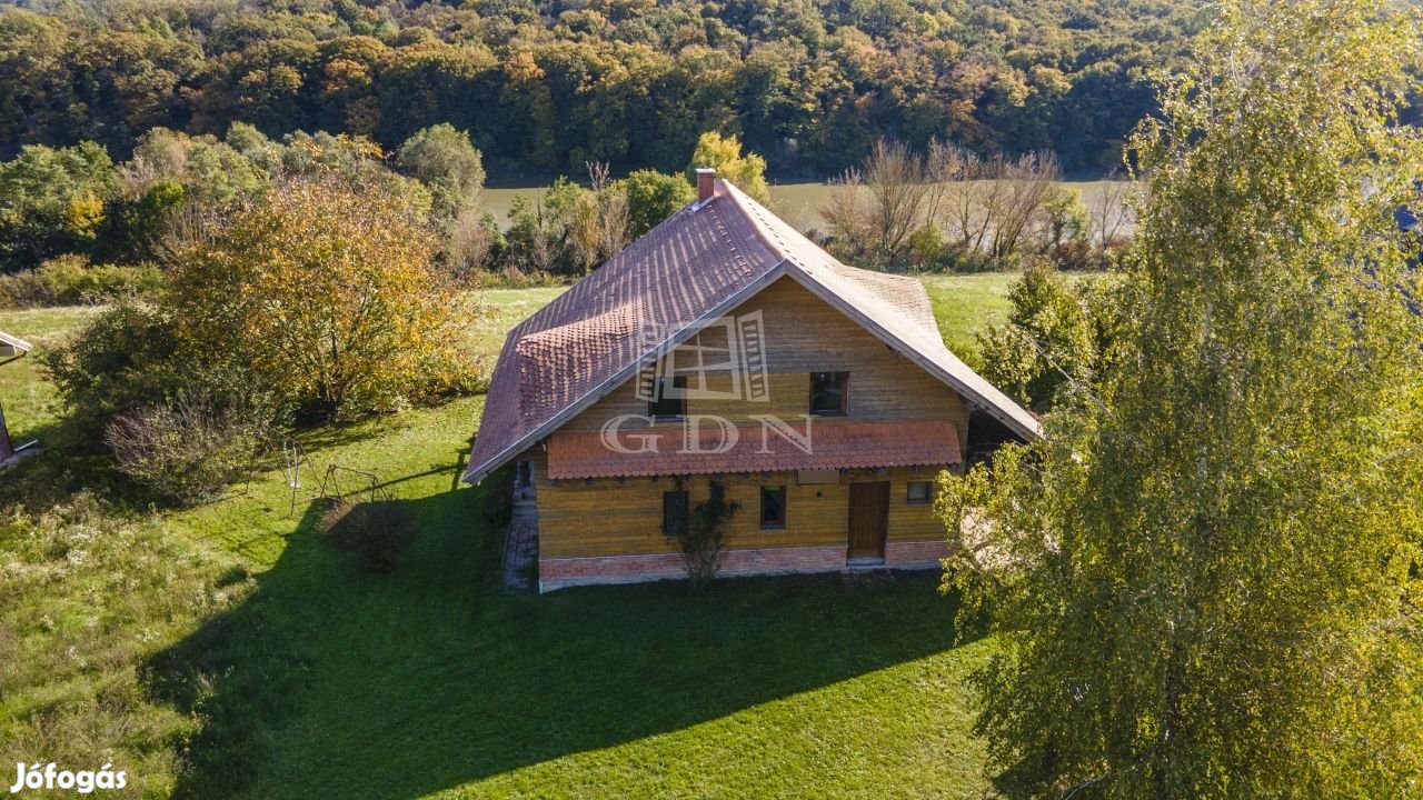 Eladó családi ház Galgahévíz, Panorámás elhelyezkedéssel