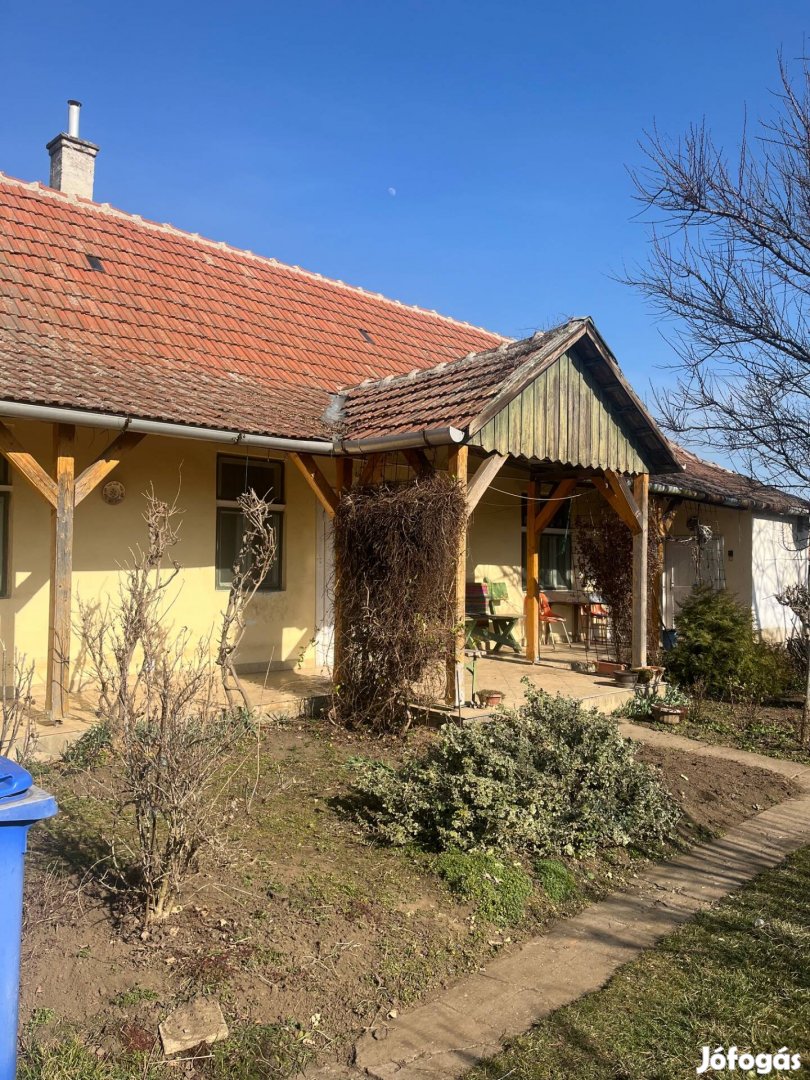 Eladó családi ház Heves