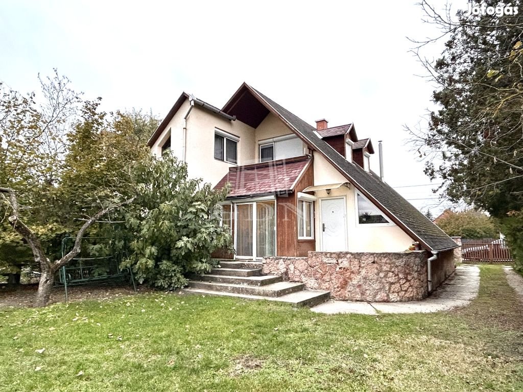 Eladó családi ház Komárom, Monostor Duna vonzáskörzetében