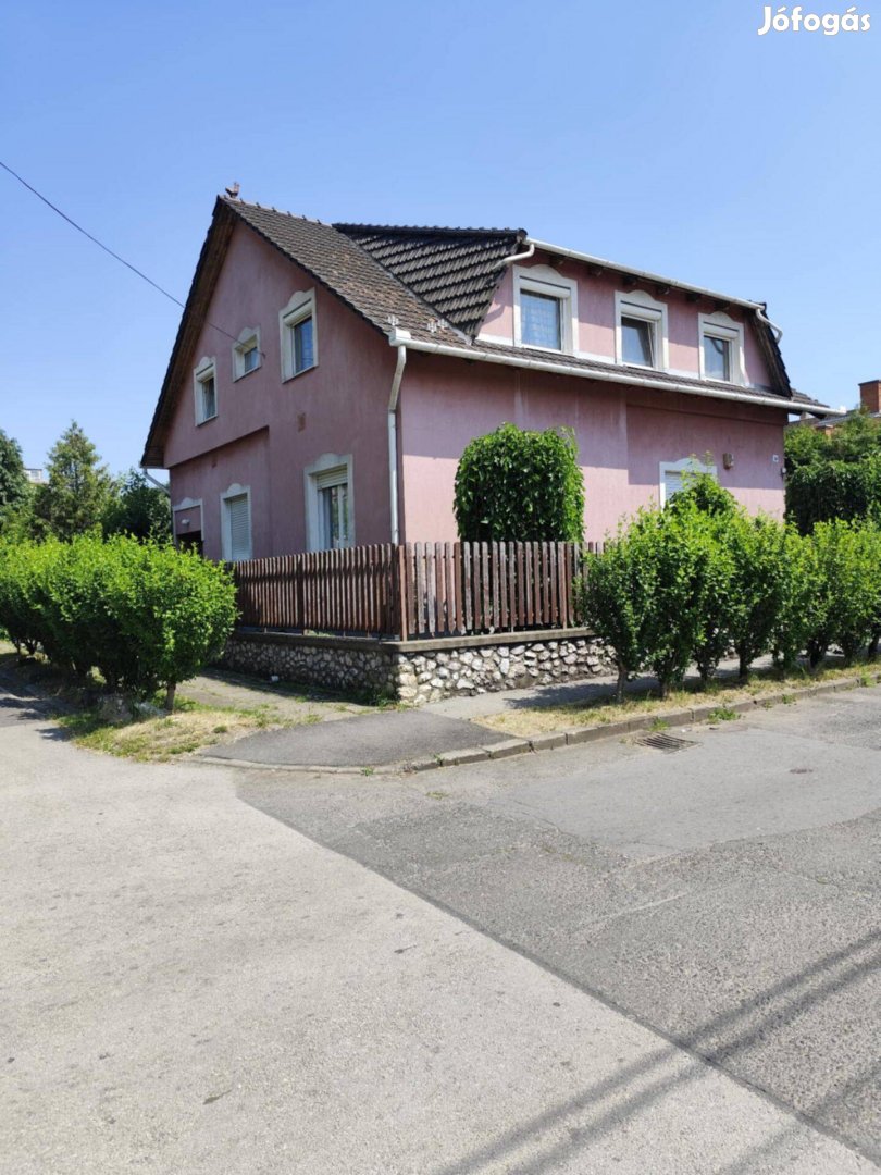 Eladó családi ház Miskolc csendes utcájában