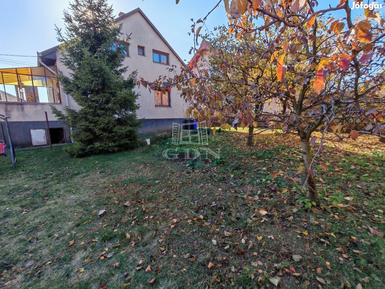 Eladó családi ház Pécel, Pécel, Kelő lakópark peremén