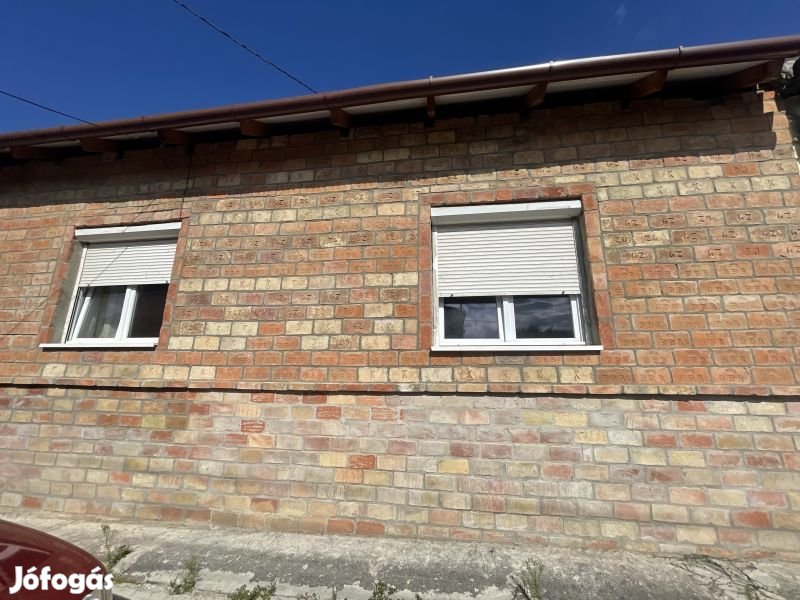 Eladó családi ház Pécs-Gyárváros részén!